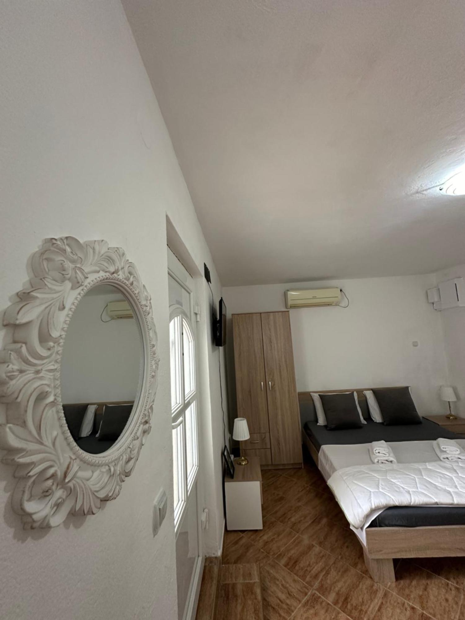 Apartman Nina Risan Exterior foto